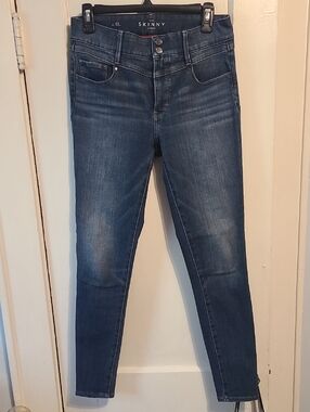 White House Black Market Women's Skinny Jeans in Dark Blue Wash